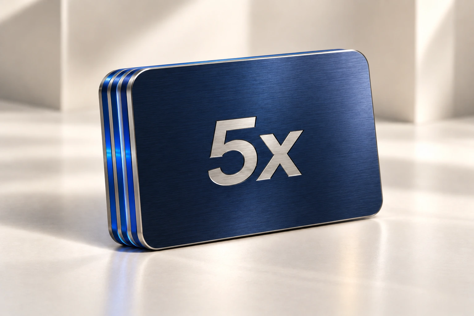 深蓝拉丝金属与精密层叠边缘的 Pro 5x 订阅卡